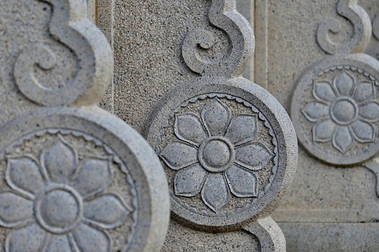 Как подготовить стены для ар-деко консоли из натурального камня?