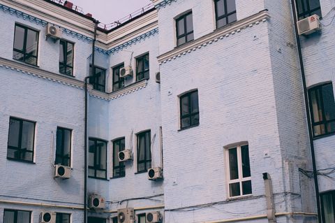 Что такое центральное кондиционирование с чиллер-фанкойлами и чем оно отличается от сплит-систем